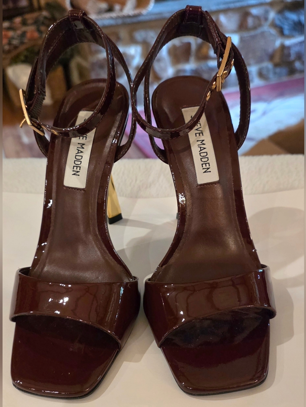 Steve Madden Burgundy And Gold Heels. - Picture 7 of 7